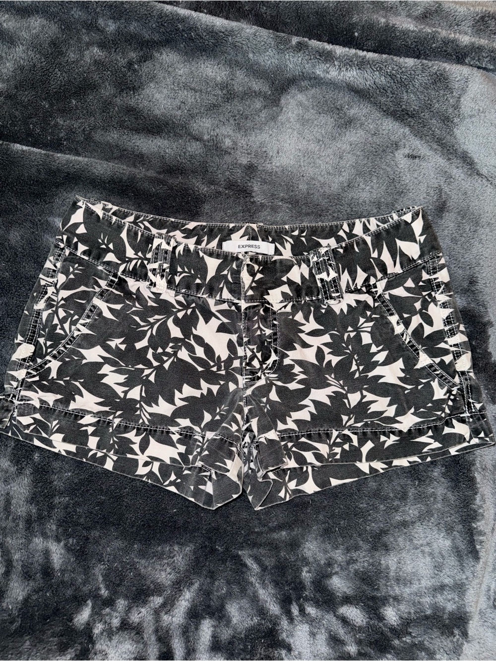 Express Black & White Floral-Print Denim Shorts